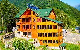 Macahel Green Roof Hotel